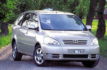 Avensis Verso | 2001-2006